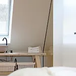 Nya *